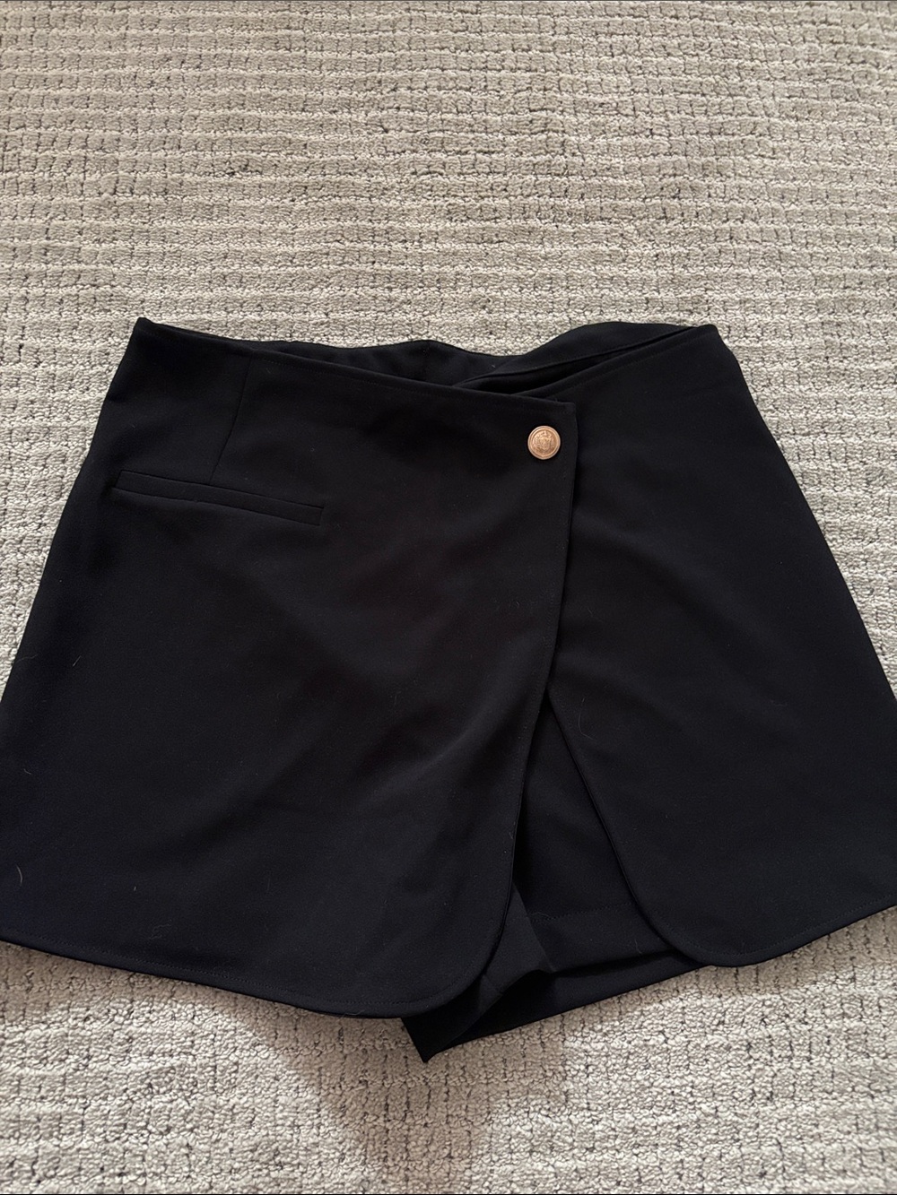 H&M black skort with gold button